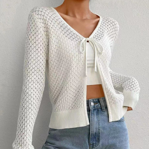 Ladies sweater with deep V-opening and fine lace pattern Lune London