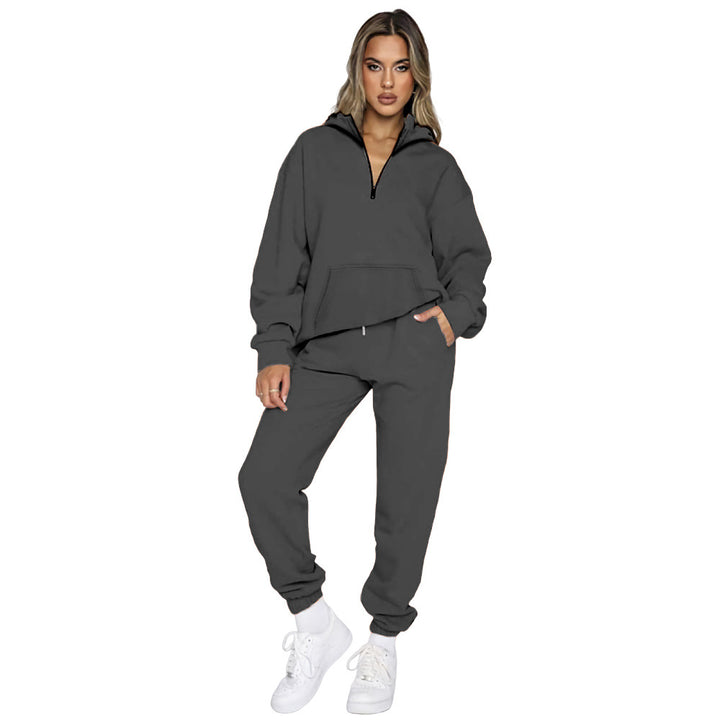 Comfortable women's sweatshirt set with modern zipper and practical pockets Lune London