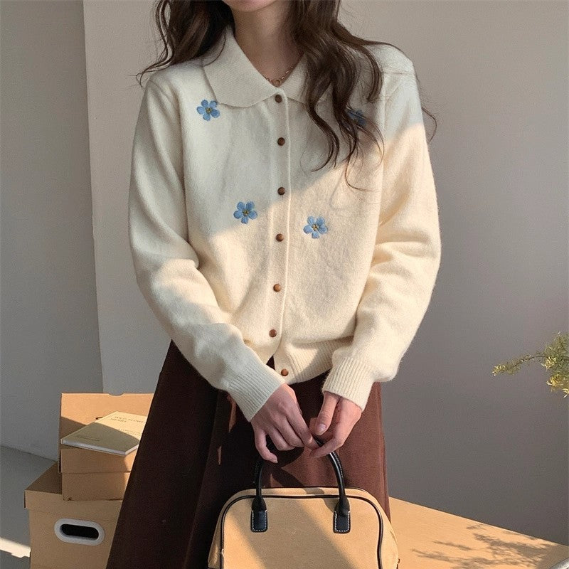 Lady cardigan with floral appliqués and a classic collar Lune London