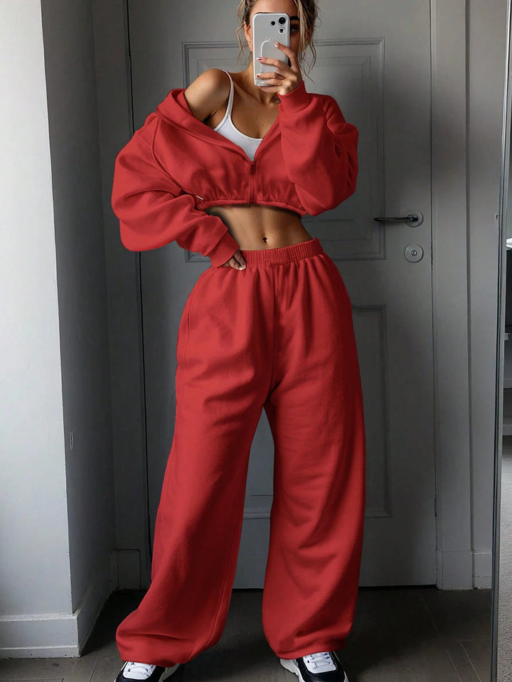 Casual women's tracksuit with an oversized hoodie and a wide fit Lune London