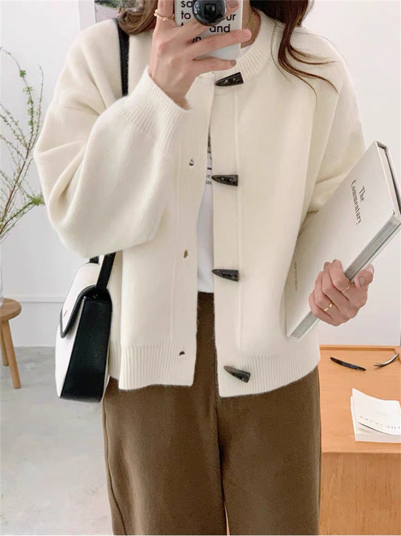 Cardigan pour femmes avec des détails de boutons élégants Chic & Stil