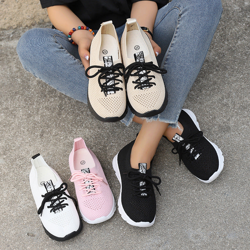 Breathable leisure sneakers for women with a flexible upper material and a non-slip sole Lune London