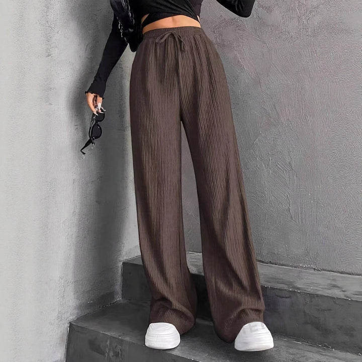 Wide pleated pants for women with elastic waistband and practical pockets Lune London