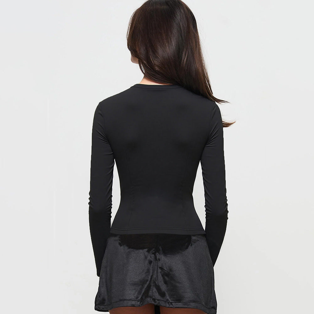 Top femme à manches longues avec encolure rectangulaire et détails de volants élégants Chic & Stil
