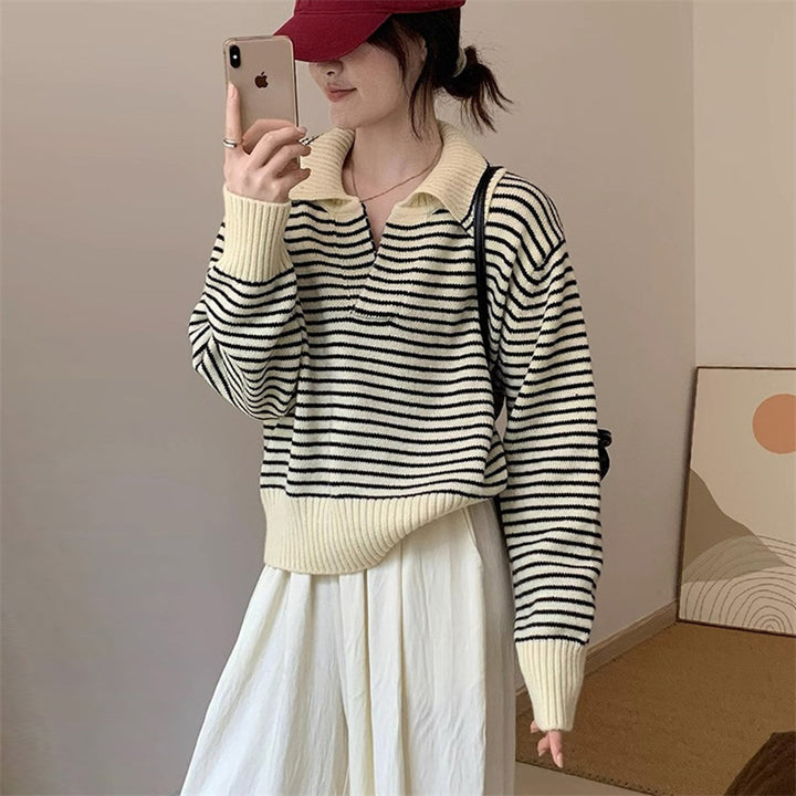 Ladies cozy knitted sweater with striped design and modern collar Lune London