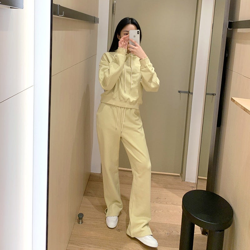 Ensemble de loungewear élégant pour femmes avec crop hoodie et pantalons confortables Chic & Stil