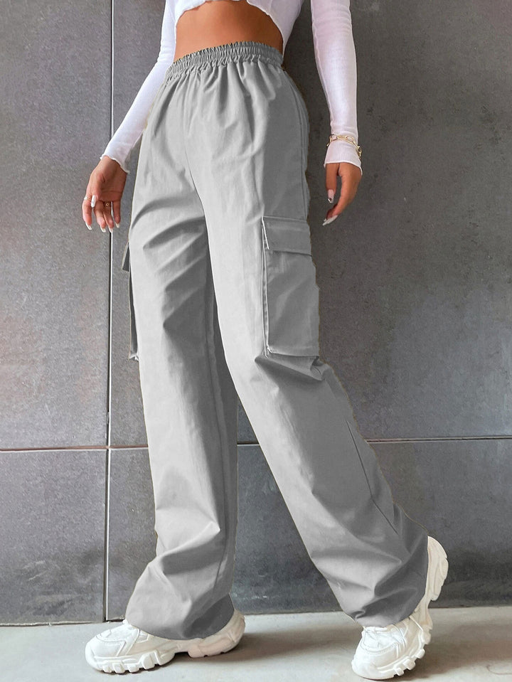 Women's cargo pants with side pockets and elastic waistband Lune London