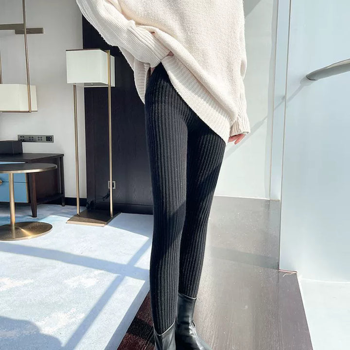 Ribbed leggings for women with high waist and fine texture Chic and Style