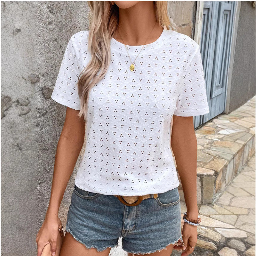 Women's top with eyelet details and short sleeves Chic and Style