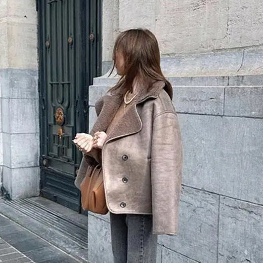 Oversized faux fur jacket for women with a wide collar Lune London