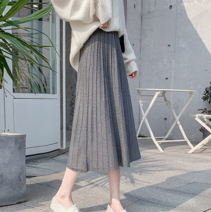Pleated skirt for women in soft material with elastic waistband Lune London
