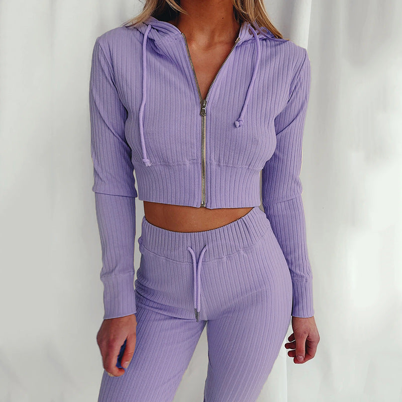 Ensemble de hoodie court sportif pour femmes avec un design en fines côtes et un grand confort de port Chic & Stil