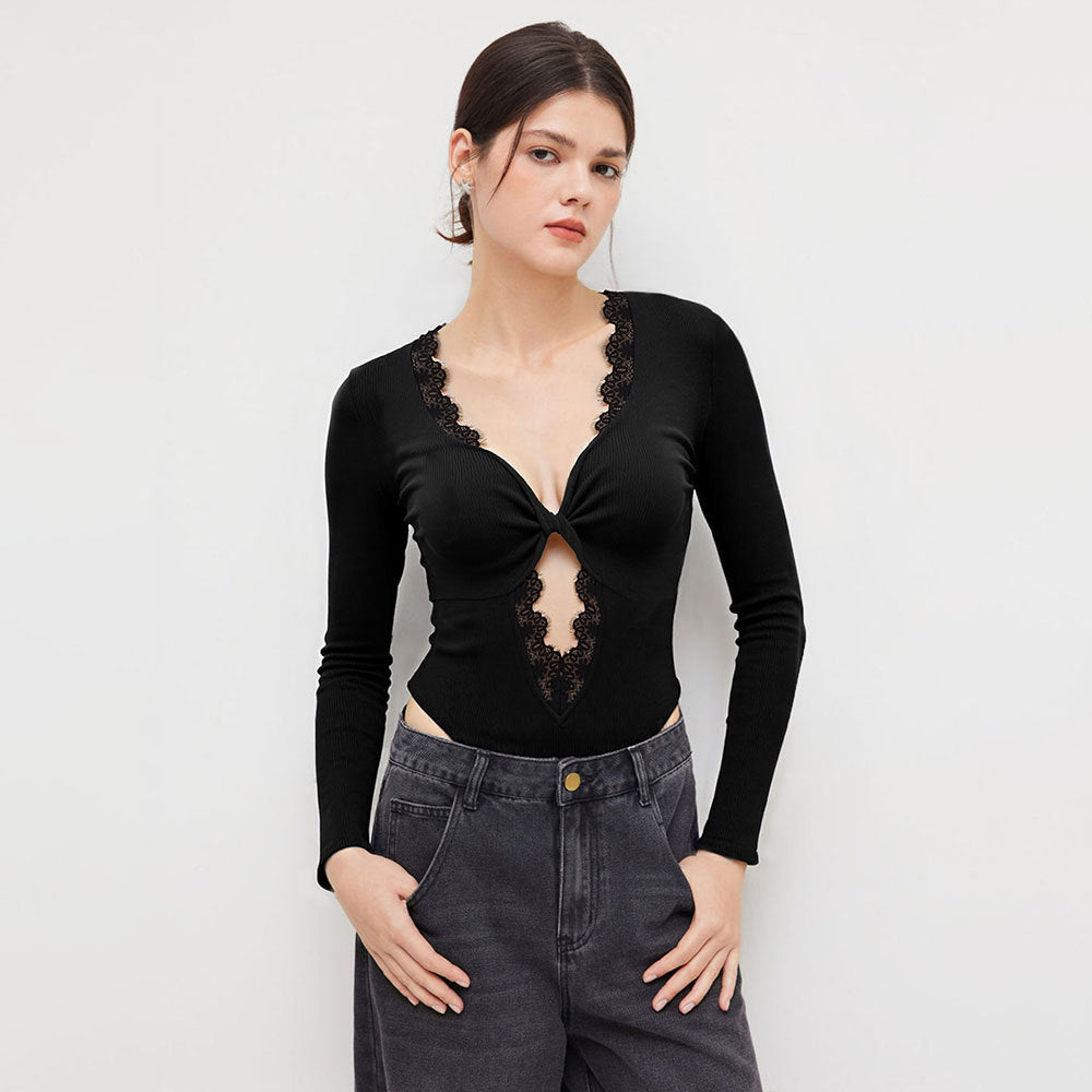 Body for women with deep V-neck and delicate lace application Chic & Stil