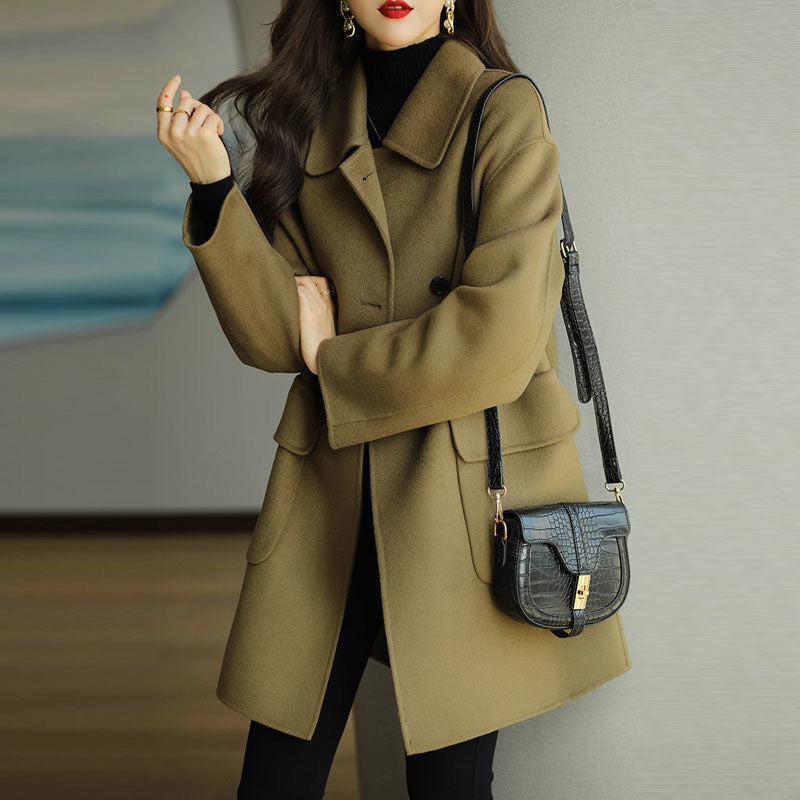 Elegant wool coat for women, fitted with large pockets Lune London