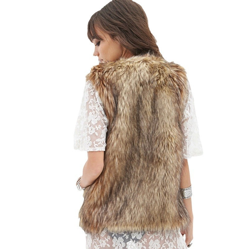 Women's career vest in luxurious faux fur with a trendy chic and stylish cut