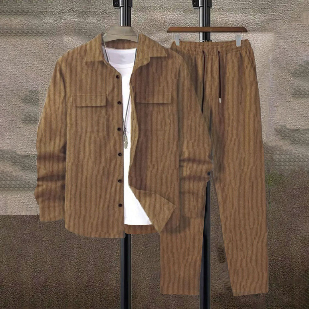 Leisure suit for men with striped design and practical pockets Lune London