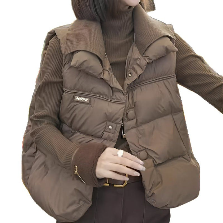 Gilet à la mode pour femmes avec capuche et détails de boutons Chic & Stil