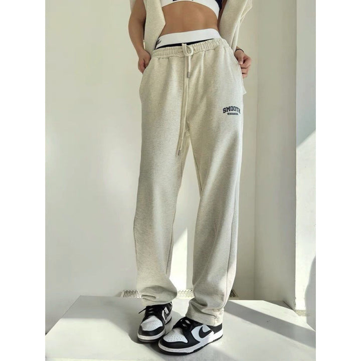 Women's set with cropped sweatshirt and comfortable jogging pants Chic & Stil