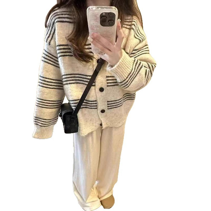 Cardigan à motifs pour femmes avec des détails de boutons stylés Chic & Stil