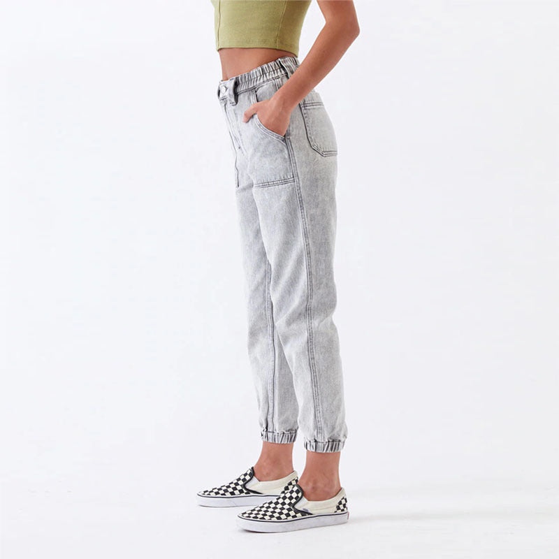 Fashion high-waisted jeans for women with elastic waist and practical side pockets Lune London
