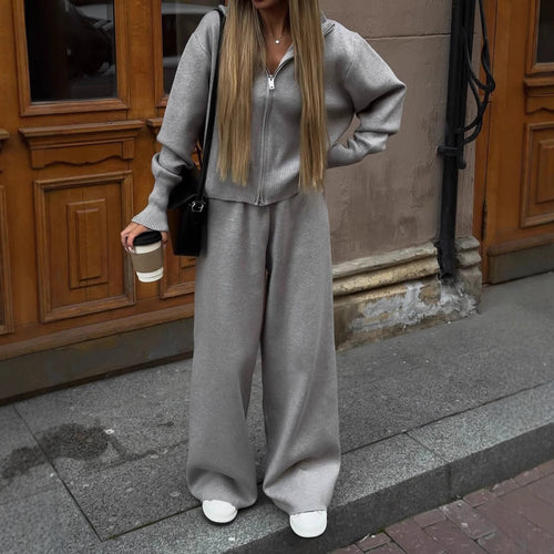 Women's sporty knit lounge set with full zip and elastic waistband Lune London