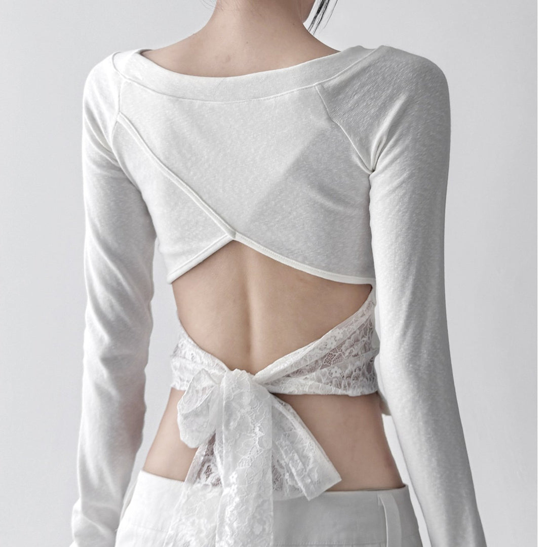 Women's casual long sleeve top with open back and decorative tie belt Chic & Stil