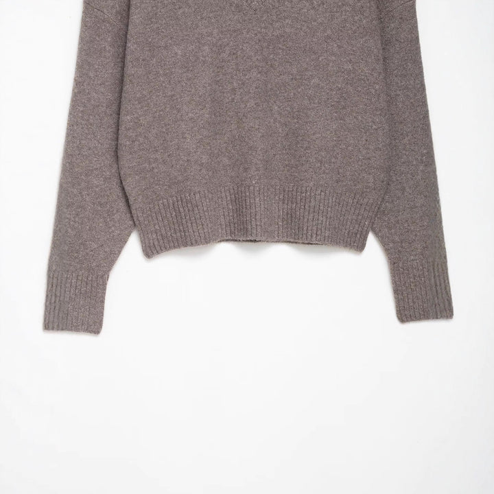 Sweater women with V-neck and fine knit Lune London