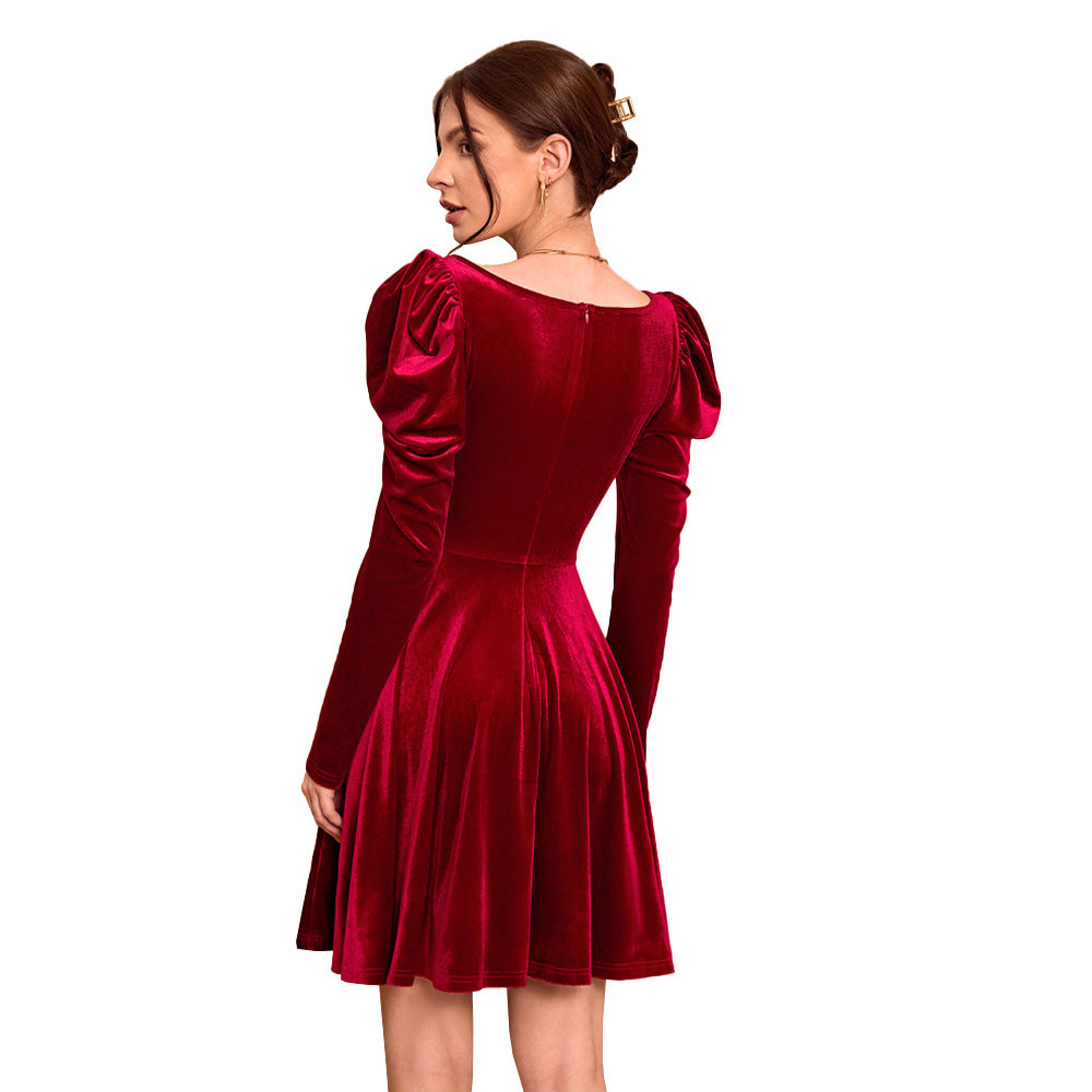 Robe mini en velours élégante pour femmes avec des détails de manches bouffantes et un chic décolleté en V Chic & Stil