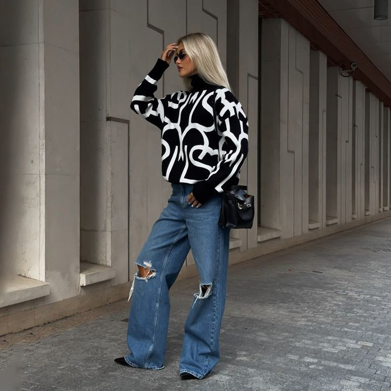 Oversized knitted sweater for women with a modern graphic design Lune London