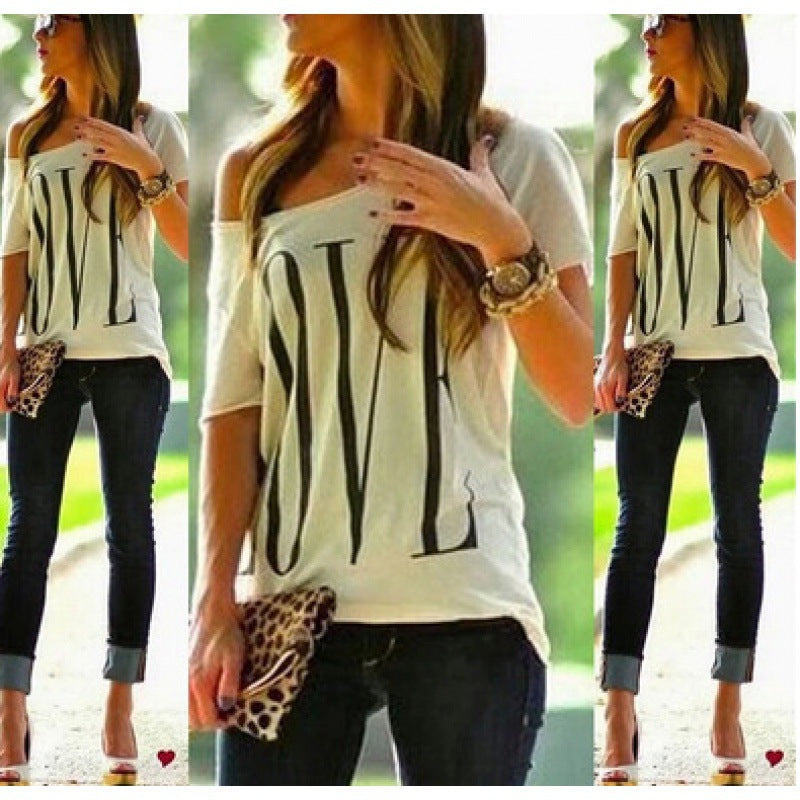 T-shirt femme à épaule dénudée avec grande inscription Chic & Stil