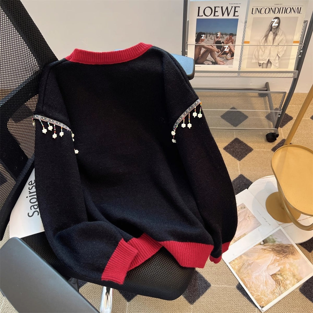 Elegant knitted sweater for women with Christmas tree pattern and playful accents Lune London