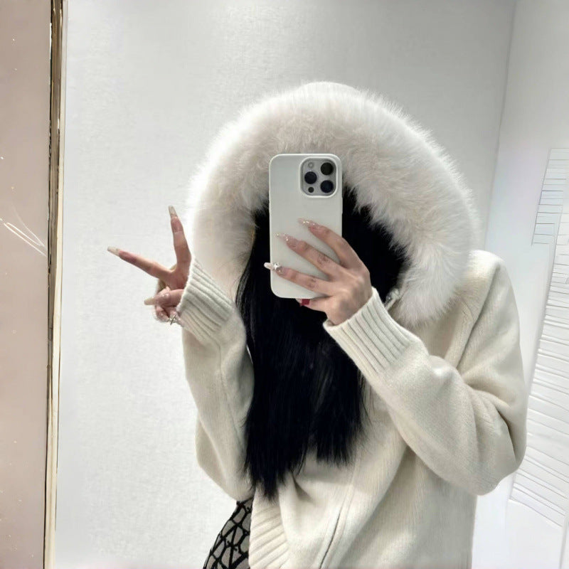 Haut à capuche pour femmes avec un col en fourrure luxueux et des poches pratiques Chic & Stil
