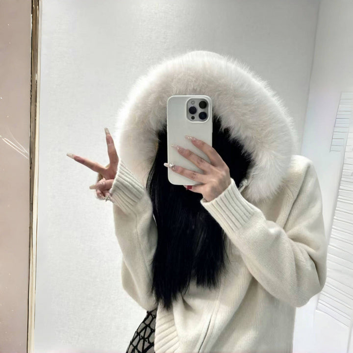 Haut à capuche pour femmes avec un col en fourrure luxueux et des poches pratiques Chic & Stil