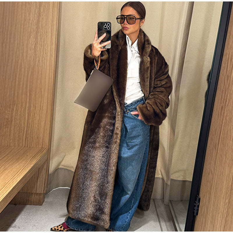 Women's Luxurious Faux Fur Coat with Elegant Cut Lune London
