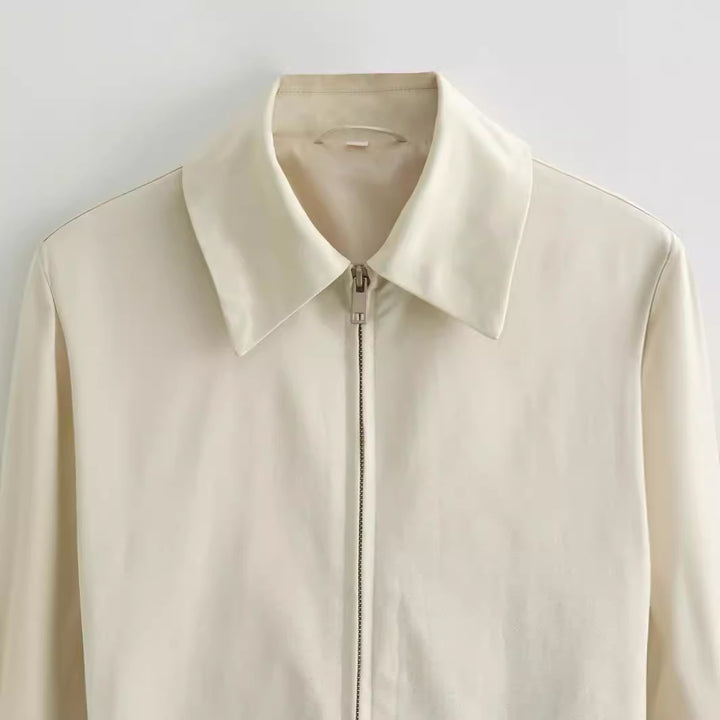 Women's transitional jacket with a modern cut and practical pockets Lune London