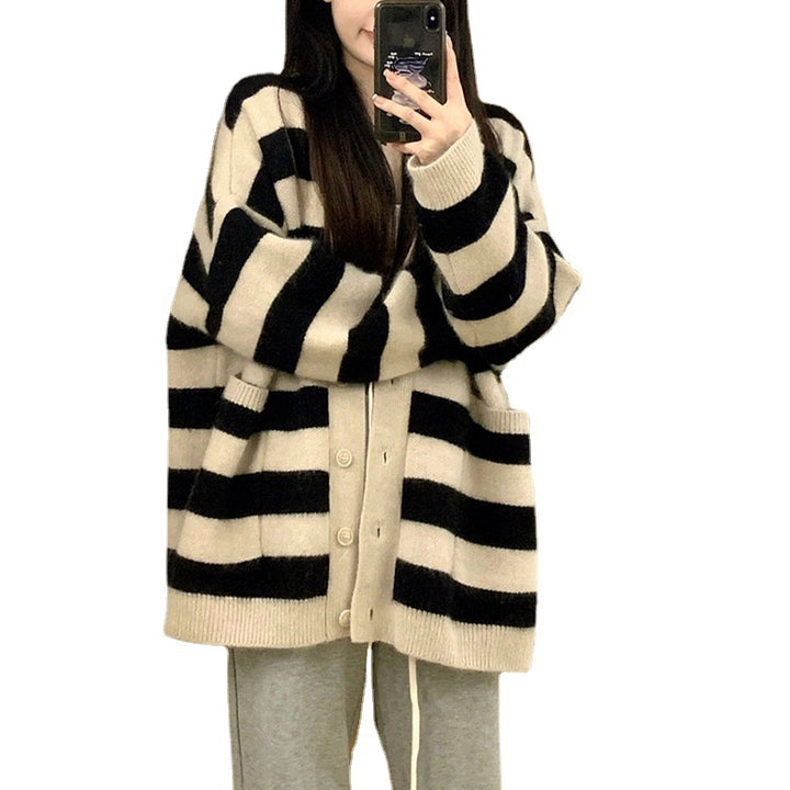 Ladies comfortable knitted cardigan with wide stripes and practical pockets Lune London