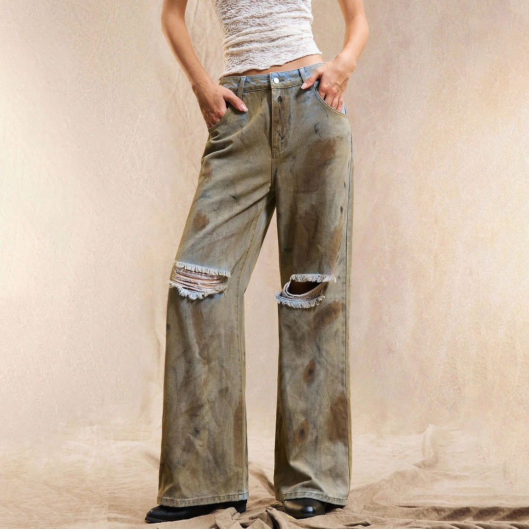 Wide jeans for women with trendy destroyed details and a relaxed chic cut and style