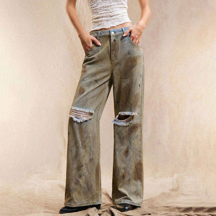 Wide jeans for women with trendy destroyed details and a relaxed chic cut and style