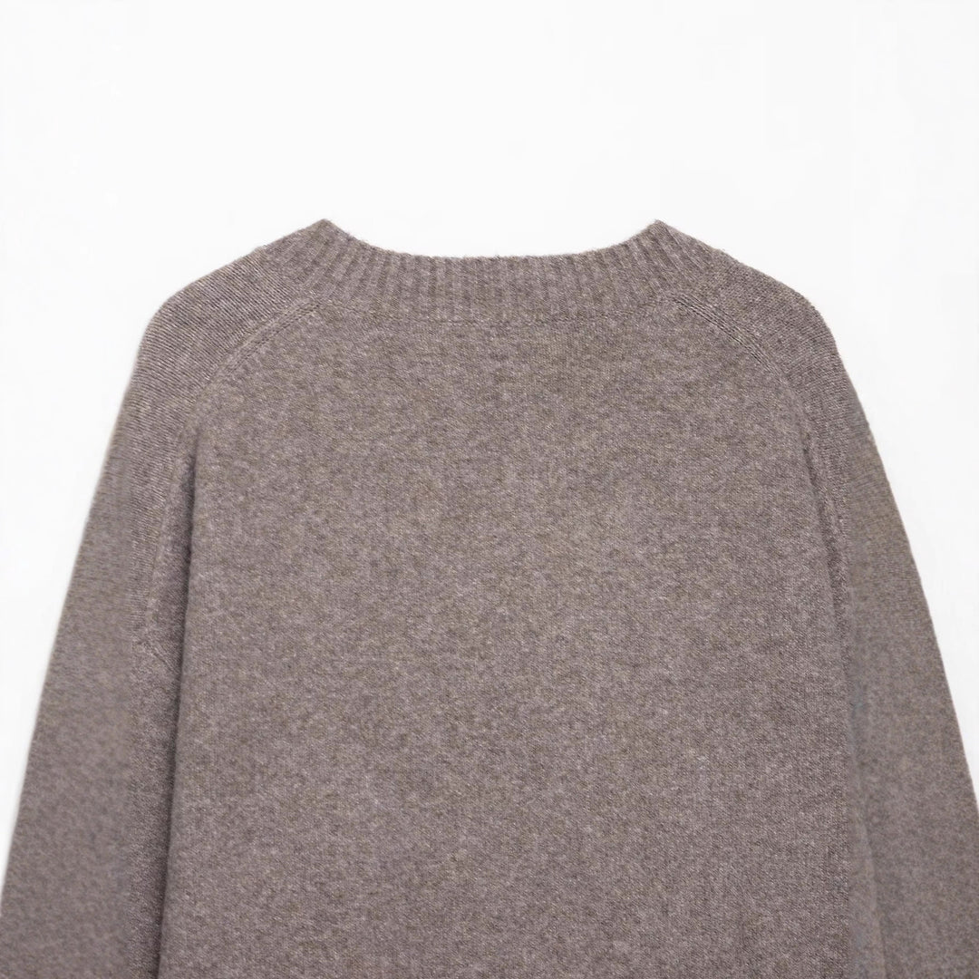 Sweater women with V-neck and fine knit Lune London