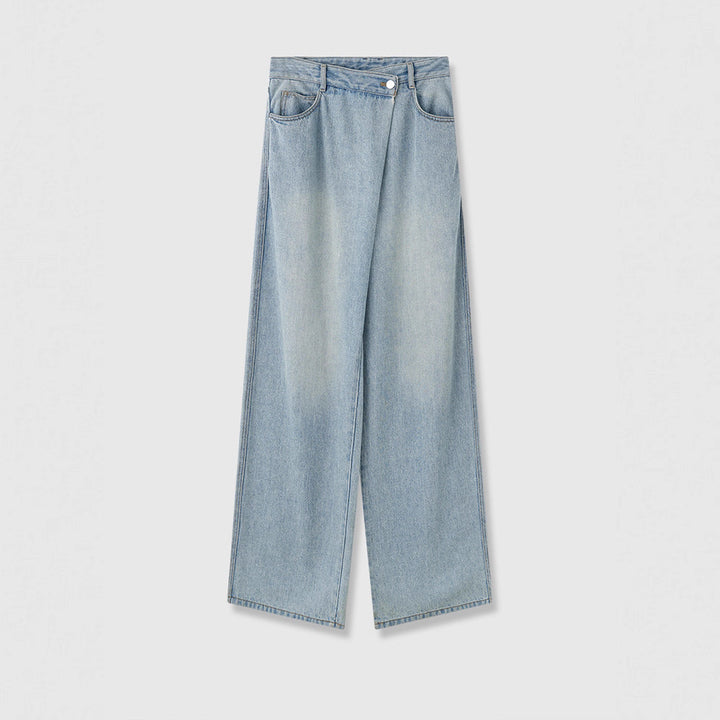 Wide jeans for women in a relaxed vintage style with a high waist and frayed hems Lune London