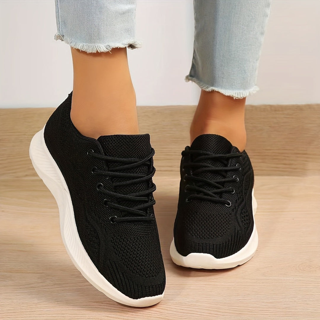 Women's athletic shoes with breathable upper material and non-slip outsole Lune London