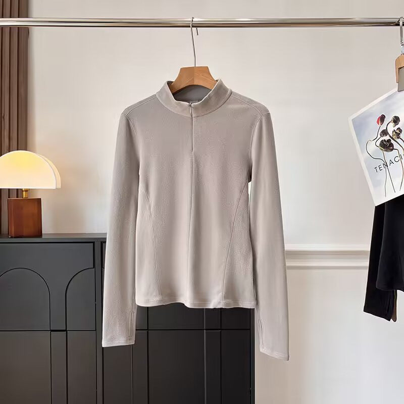 Chemise de sport pour femmes à manches longues avec coupe innovante Chic & Stil