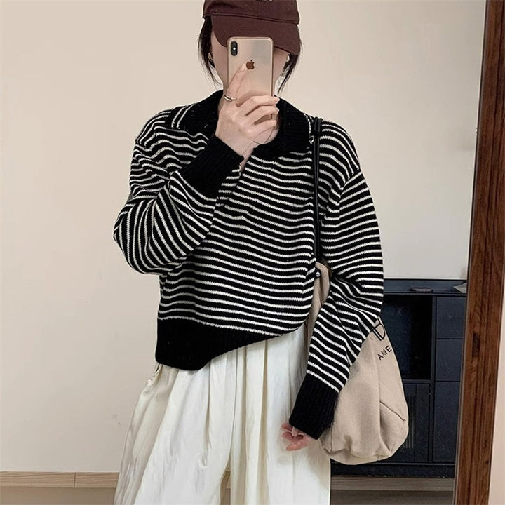 Ladies cozy knitted sweater with striped design and modern collar Lune London