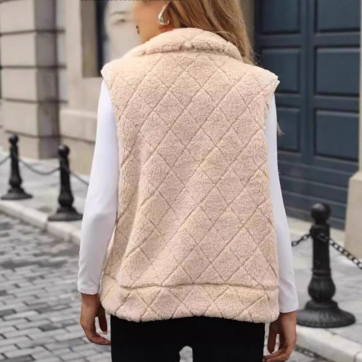 Cozy quilted fleece vest for women with hood and practical pockets Lune London