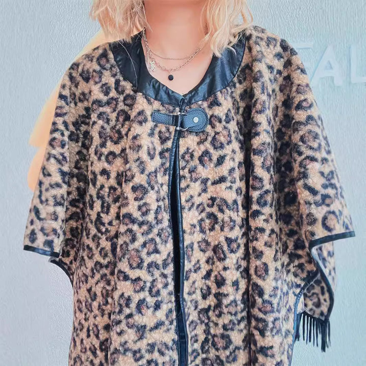 Dame poncho à la mode avec franges et imprimé animal Chic & Stil