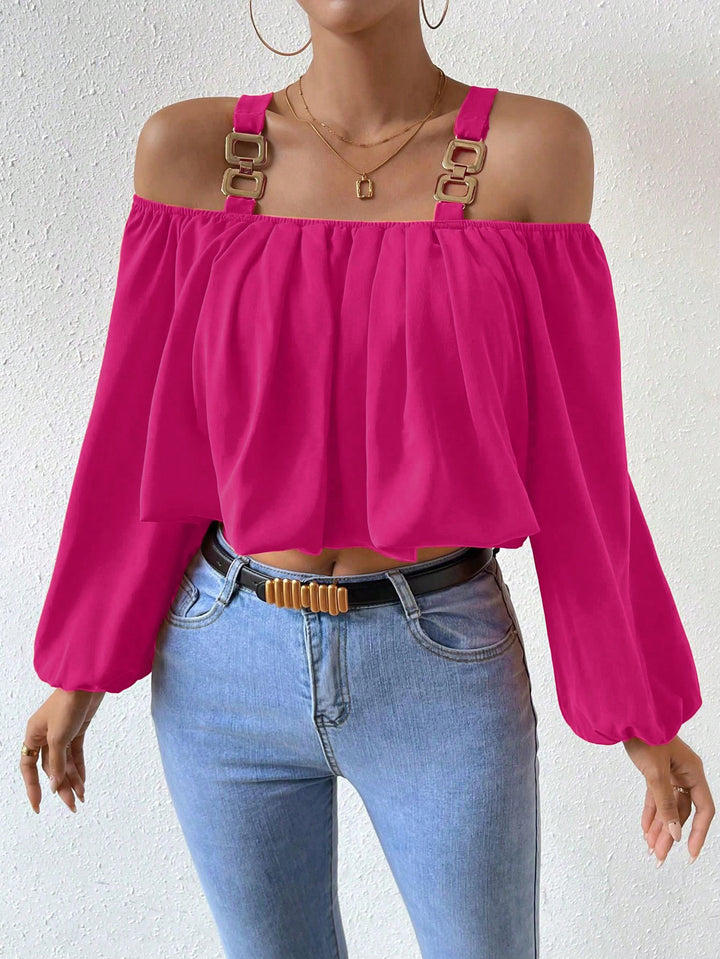 Blouse féminine à épaules dénudées avec bretelles décoratives et élégante fronce Chic & Stil