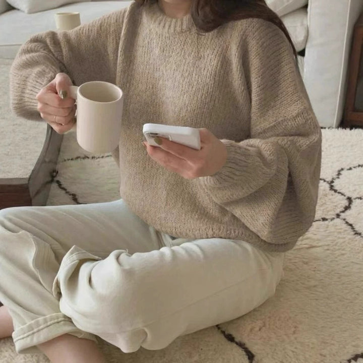 Comfortable and oversized women's sweater Lune London
