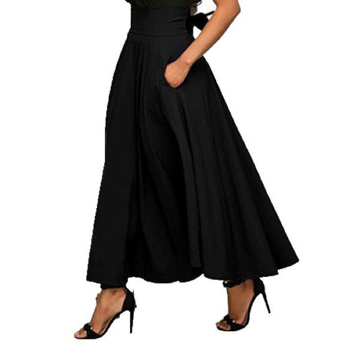 Elegant maxi skirts for ladies with side pockets and flowy cut Lune London