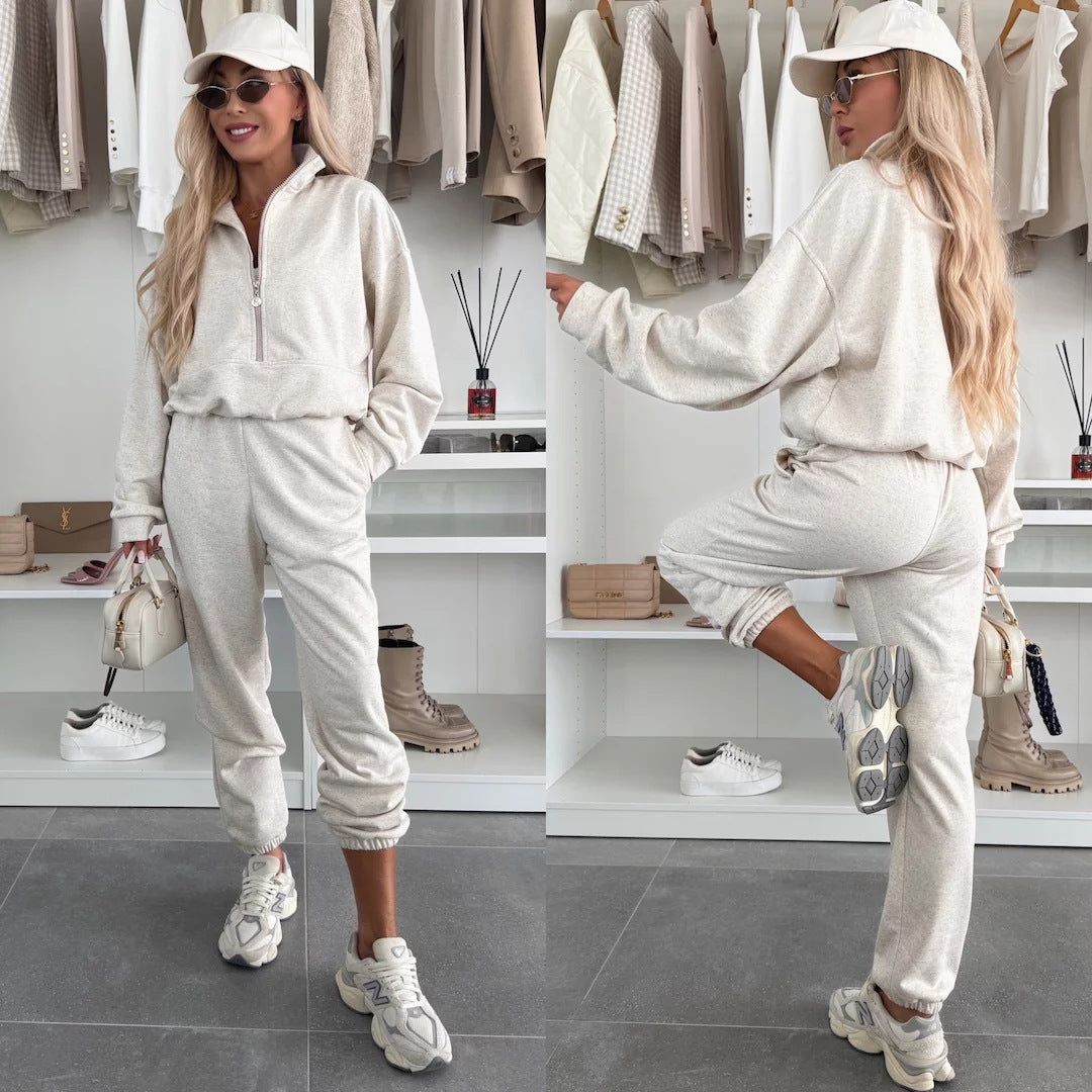 Sports loungewear set for women with stylish high collar and zipper Chic und Stil
