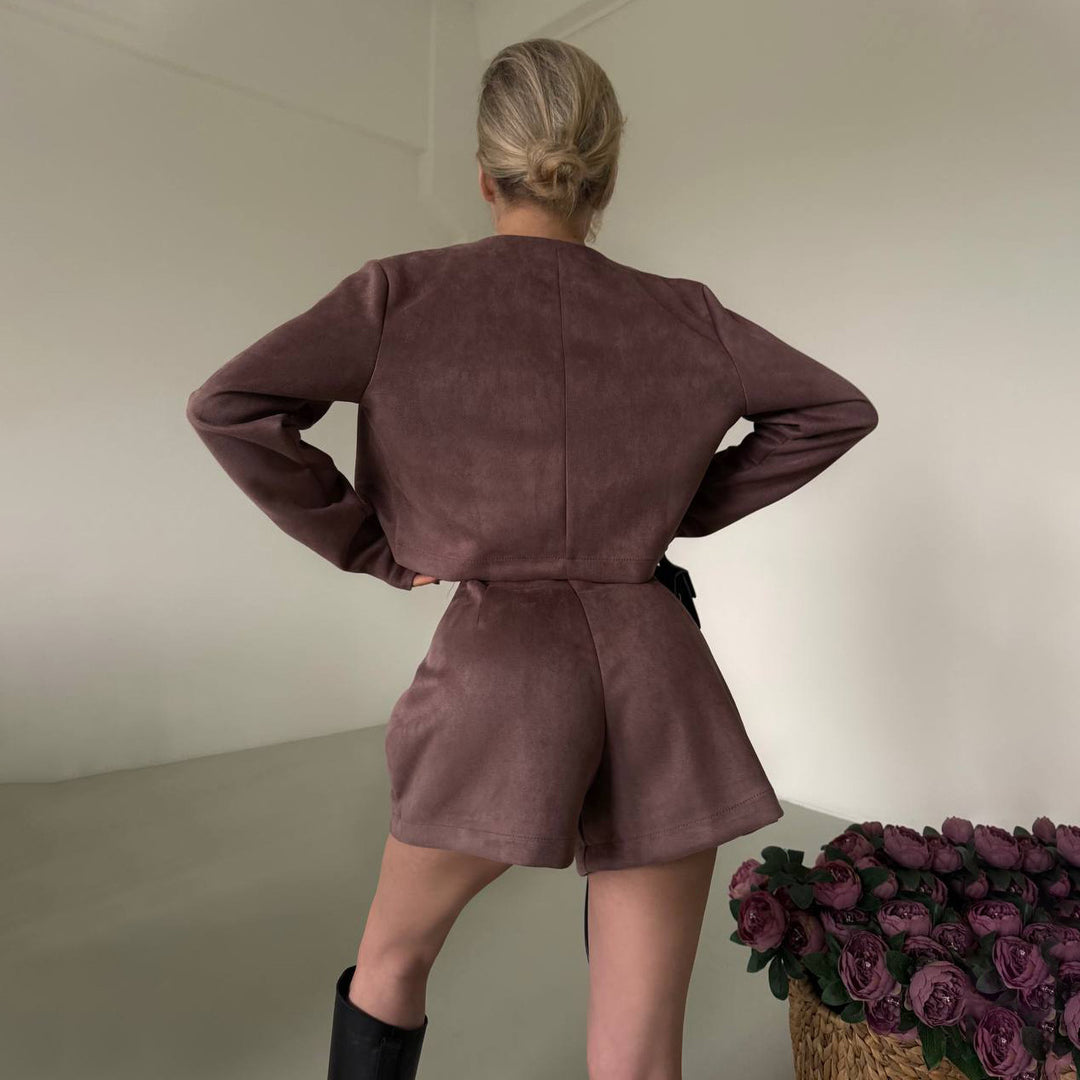Blazer for women with an elegant cut and practical snap button details Lune London